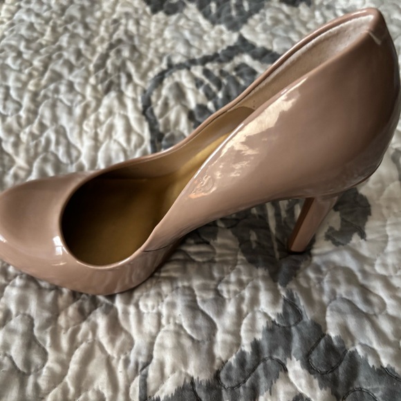Jessica Simpson Calie pumps NWOB size 9 color-chai latte - Picture 6 of 13